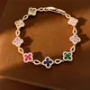 Pulseira com Fecho Flor em Zircônia Banhada a Ouro Real 18K, Luxo Leve, Alta Qualidade, Pulseira Personalizada, Acessório de Mão Elegante e Versátil para Mulheres