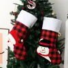Calcetín de Navidad transfronterizo bolsa de regalo de dulces toalla de cuadros rojos y negros colgante decorativo de calcetín de Navidad de Santa Claus