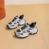 Zapatos de plataforma gruesa estilo Paris dad para mujer, nuevo modelo de verano 2025, zapatos casuales transpirables de malla simple, zapatillas de correr ligeras muy populares