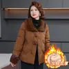 Nueva Chaqueta de Algodón con Plumas Estilo Chino Ropa de Invierno 2025 Nueva Chaqueta Corta de Algodón para Dama Ropa de Otoño e Invierno para Mujeres de Mediana Edad y Mayores