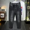 Jeans para hombre de estilo coreano 2026 otoño pierna recta bordados desgastados moda versátil gris oscuro sin elasticidad negros producto nuevo