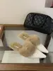 Chinelos Baotou Femininos para Uso Externo 2026 Outono/Inverno Novos Mules Chinelos Peludos de Salto Baixo Femininos