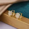 Brincos Europeus e Americanos Cruz de Quatro Folhas Luxo Leve Cobre Ecológico Banhado a Ouro Prata Estilo Individual Feminino Brincos Simples de Zircônia