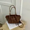 Bolsa de Mão Estilo Cesta Transfronteiriça para Mulheres, Nova Moda Verão 2026 Bolsa Transversal com Padrão Trançado, Bolsa Tote Pequena