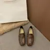 Primer Encuentro: Mocasines estilo británico con detalles de hebilla, nueva colección otoño 2026, zapatos slip-on de punta cuadrada