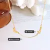 Collar con Colgante de Corazón de Melocotón con Letra en Inglés Europeo y Americano Estilo Nicho Elegante Minimalista Personalidad Acero de Titanio Chapado en Oro Sin Decoloración P799