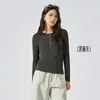 Camiseta térmica de fibra acrílica para mujer con cuello semiabierto, corte ajustado, diseño de botones, camiseta base de color liso para mujer