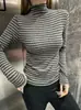 Camiseta de manga larga a rayas con cuello medio alto para mujer, nuevo y elegante suéter de punto para otoño e invierno 2026, top de capa base