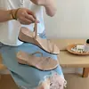 Chanclas de cuña de hada estilo francés para mujer, adecuadas para usar al aire libre, nuevo modelo de verano 2026, combinan con faldas, sandalias de tira fina