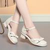 Sandálias Fechadas para Mulheres 2025 Novo Estilo Sapatos Femininos Fechados Atrás Confortáveis de Tira Única para Uso Externo de Verão Sandálias Romanas Fechadas