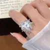 Anillo de Fuegos Artificiales Exquisito de Alta Gama para Mujer Moda de Lujo Ligero Personalizado Versátil Abierto Ajustable Anillo de Borde Ancho Anillo para Dedo Índice de Celebridad de Internet Moderno