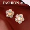 Aretes de Aguja Plateada con Circonita, Piedra Ojo de Gato y Flores de Perla, Aretes Versátiles Dulces y de Moda con un Toque de Lujo Ligero y de Alta Gama