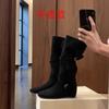 Botas Western Cowboy Femininas Estilo Novo 2026 com Aumento Oculto de Altura, Estilo Coreano, Bico Redondo, Tira com Fivela, Design Macio Franzido, Cano Alto Emagrecedor