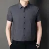 Camisa de manga curta masculina 2023 Verão nova masculina gola de lapela negócio simples camisa jovem e meia-idade cor sólida camisa externa