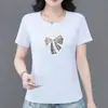 Camiseta estampada de manga curta da marca popular deste ano para mulheres, gola redonda de verão, lantejoulas com laço, corte solto, top casual que cobre a barriga