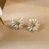 Pendientes de Zirconia con Margarita Dulces y Elegantes, Nuevo Estilo Primavera y Verano, Diseño Simple de Nicho, Sensación de Alta Gama, Pendientes Suaves y Femeninos
