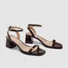 Sapatos de Salto Alto de Tira Única Verão Estilo Europeu e Americano Comércio Exterior Transfronteiriço para Mulheres, Novo Estilo com Salto Bloco, Sandálias Abertas Simples e Elegantes