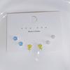 Pendientes pequeños y exquisitos de traje que combinan con todo, frescos y de primavera, para mujer, con un diseño de nicho elegante y moderno.