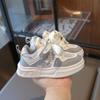 Zapatillas de mariposa para niñas, primavera 2025, nuevas zapatillas informales antideslizantes de suela suave para niños, zapatos de princesa de estilo coreano para bebés, a la moda.