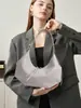 Bolsa Dumpling Personalizada Versátil de Nicho Couro Bovino de Primeira Camada Bolsa Transversal Feminina Grande Capacidade Sensação de Alto Padrão Couro Genuíno Bolsa de Ombro