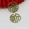 Directo de fábrica oro redondo palabra de la suerte invitación material de boda aleación colgante palabra de la suerte accesorios para joyería diy