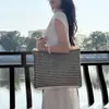 Bolsa de Hombro Rayada Tejida de Gran Capacidad Nueva de Verano Transfronteriza para Mujer, Bolso Cubo Casual de Punto para Playa