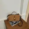 Bolsa Transversal Simples Retrô Outono 2026 Nova Bolsa Casual Solta de Mão Leve Bolsa Almofada para Sair e Trabalho
