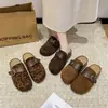Sandalias casuales slip-on Baotou para mujer, nueva colección de otoño 2026, que aumentan la altura, adecuadas para usar al aire libre, de suela gruesa y diseñadas para mujeres embarazadas