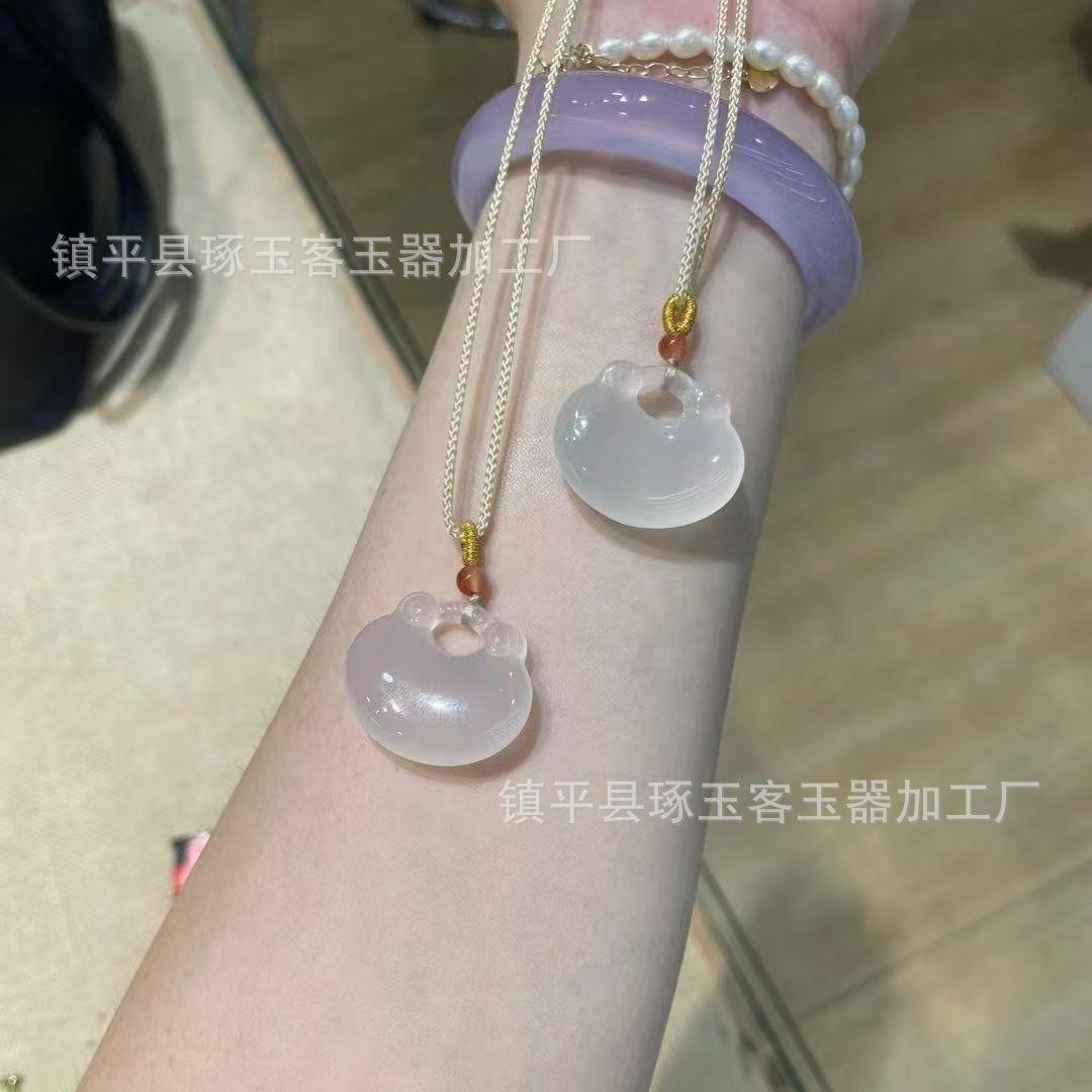 玉髓吊坠