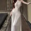Vestido Longo Elegante e Chique para Mulheres, Verão, com Alças Finas e Patchwork de Renda Pesada, Cintura Marcada, Emagrecedor, Costas Abertas