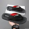 Chinelos Casuais de Verão Resistentes ao Desgaste Masculinos Verão Antiderrapantes Chinelos de Dedo Masculinos para Exterior Personalidade Chinelos de Praia Masculinos