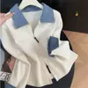 Suéter de moda estilo europeu e americano com lapela jeans e zíper duplo para mulheres, novo cardigã de tricô solto casual com blocos de cor para outono e inverno
