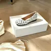Sapatos de salto baixo únicos para mulheres 2026 novo estilo forro de seda que aumenta a altura calçado externo sapatos femininos franceses de tamanho pequeno casuais versáteis sapatos Mary Jane