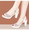 Sandálias de Salto Alto Plataforma Chunky para Mães de Verão 2026, Novo Estilo, Malha com Strass, Respiráveis, Peep-Toe, Antiderrapantes, Confortáveis, Sandálias Femininas