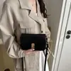 Las bolsas pequeñas populares para mujer de este año en Otoño 2026, nuevo y elegante bolso cruzado de diseño nicho, bolso pequeño cuadrado de un solo hombro estilo ins