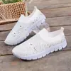 Zapatos Casuales Versátiles Cómodos de Talla Grande Nuevos Slip-On Transfronterizos de Suela Gruesa Punta Redonda Ligeros con Cuña para Mujer con Pedrería