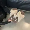 2026 Nuevos Zapatos para Mujer Tallas Grandes Retro Punta Cuadrada Suela Plana Pantuflas de Piel Temperamento al Aire Libre Pantuflas de Algodón Cruzadas Esponjosas