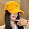 Gorra de Béisbol Bordada con Letras Estilo Coreano para Mujer Primavera Verano Ala Ancha Hace que la Cara Parezca Más Pequeña Gorra Pico de Pato Versátil para Circunferencia de Cabeza Grande