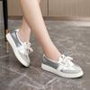 [Personalizado] Zapatos Blancos Nuevos Yq66 Verano 2024 Zapatillas de Colores Combinados Suela Fina Superficie de Cuero Elevadores Versátiles Resistentes al Desgaste Moda