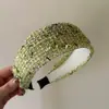 Faixa de Cabeça Amarela Exquisita e Elegante em Tecido Estilo Chanel, Luxo Leve de Nicho, Acessório de Cabelo Suave e de Alta Qualidade para Mulheres