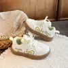 Zapatillas elegantes para niños 2026 otoño nuevo modelo zapatos casuales de cuero para niños y niñas zapatillas de correr estilo coreano