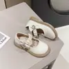 Sapatos de Princesa 2025 novo estilo, sapatos de couro macio e antiderrapantes para meninas, sapatos de peça única da moda e chiques estilo britânico para meninas pequenas, sapatos de performance