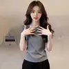 Camiseta de manga corta para mujer, nuevo estilo de verano 2026, top de punto retorcido de un solo hombro, top corto absolutamente deslumbrante y hermoso