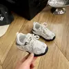 Sapatos casuais masculinos para atividades ao ar livre, sapatos de caminhada de sola macia para primavera/outono, tênis esportivos infantis para meninas, bico fechado, antiderrapantes, tênis de malha, estilo coreano