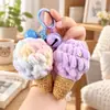 Adornos Colgantes Tejidos a Mano, Juguetes de Ganchillo con Pompones de Hilo Sabor Helado, Llaveros de Regalo, Pequeños Regalos de Máquina de Muñecas Exquisita