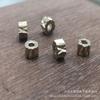 Joyería DIY. Cuentas espaciadoras redondas de latón originales en bruto de 5 mm. Separador latón. Lingote de cobre. Cuentas espaciadoras de flores por lote