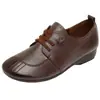 Zapatos casuales de mujer para otoño, de suela blanda, cara suave, antideslizantes, zapatos de madre de cuero suave, zapatos planos versátiles para mujeres de mediana edad y mayores