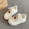 Zapatillas de Suela Gruesa Estilo Coreano Zapatos Blancos Chic Nuevos Zapatos de Mujer Primavera y Otoño 2026 Zapatos Casuales Versátiles para Estudiantes