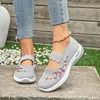 Sapatos de Pano Antigos de Pequim para Mulheres, Novos para Outono, Tamanho Grande, Boca Rasa, Sapatos Individuais, Sapatos Casuais para Mães, Sapatos Femininos Transfronteiriços Atacado