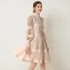 Ropa de Mujer de Comercio Exterior Toma Real - Vestido Elegante Francés de Encaje Patchwork Ceñido a la Cintura con Mangas Acampanadas 2026